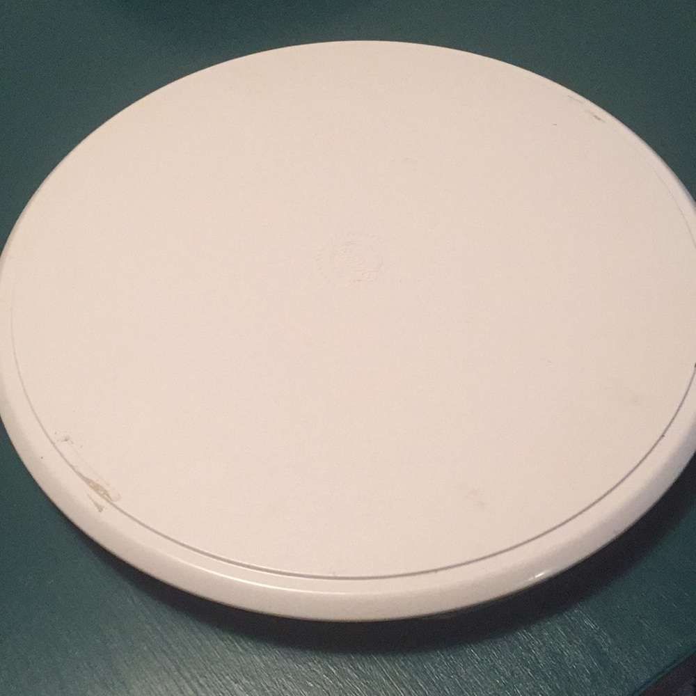 Wilton spinning cake stand